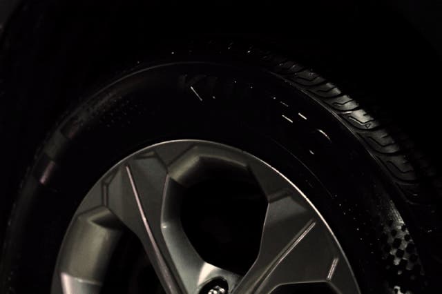 プロも驚く洗浄力と艶持続力】汚れ落とし＋艶出し、車タイヤ＆ホイール