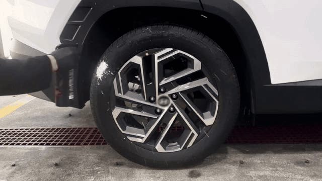 プロも驚く洗浄力と艶持続力】汚れ落とし＋艶出し、車タイヤ＆ホイール