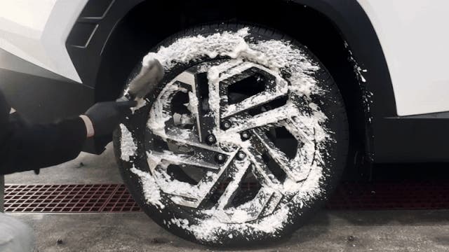 プロも驚く洗浄力と艶持続力】汚れ落とし＋艶出し、車タイヤ＆ホイール