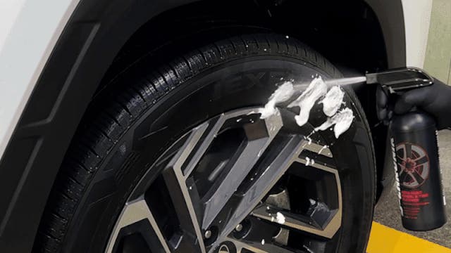 プロも驚く洗浄力と艶持続力】汚れ落とし＋艶出し、車タイヤ＆ホイール