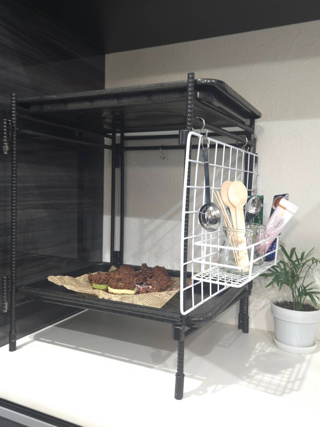 差し込むだけでテーブル、ラックに。溶接のプロが作った家具になる
