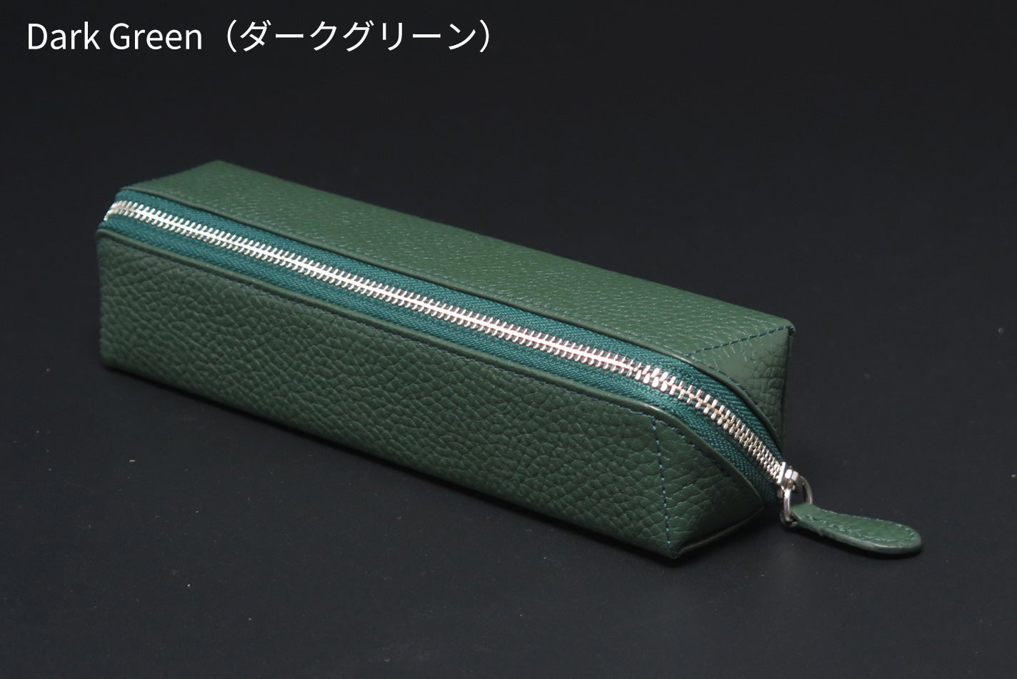 思考を止めない。開いた瞬間「トレイ」に変わる、デスクを彩る本革