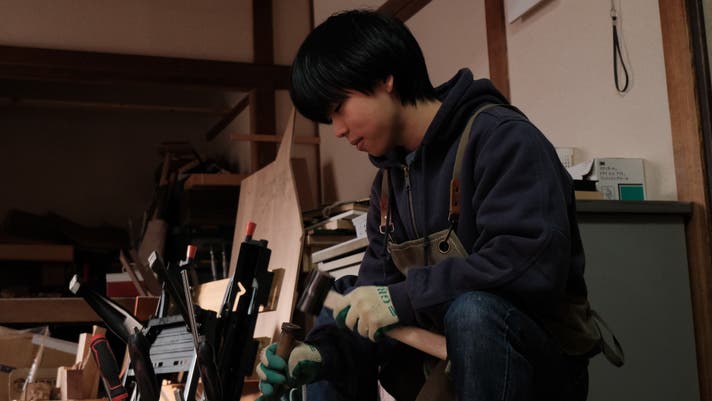 いま注目の若手木彫作家が作る！一点物の木彫り熊×蕎麦殻染めを全国に