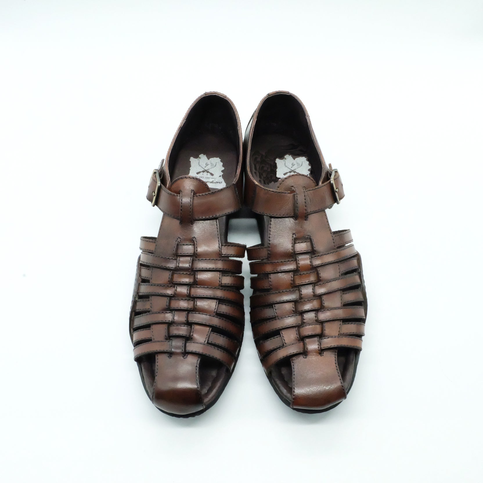 この夏、足元からドライブが変わる。プロも認めるレザードライビング