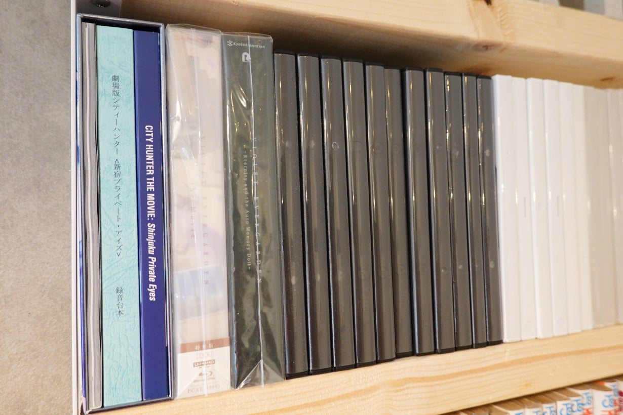創業65年】建築金物メーカーが考えた空スペースに「ピタッとDVD