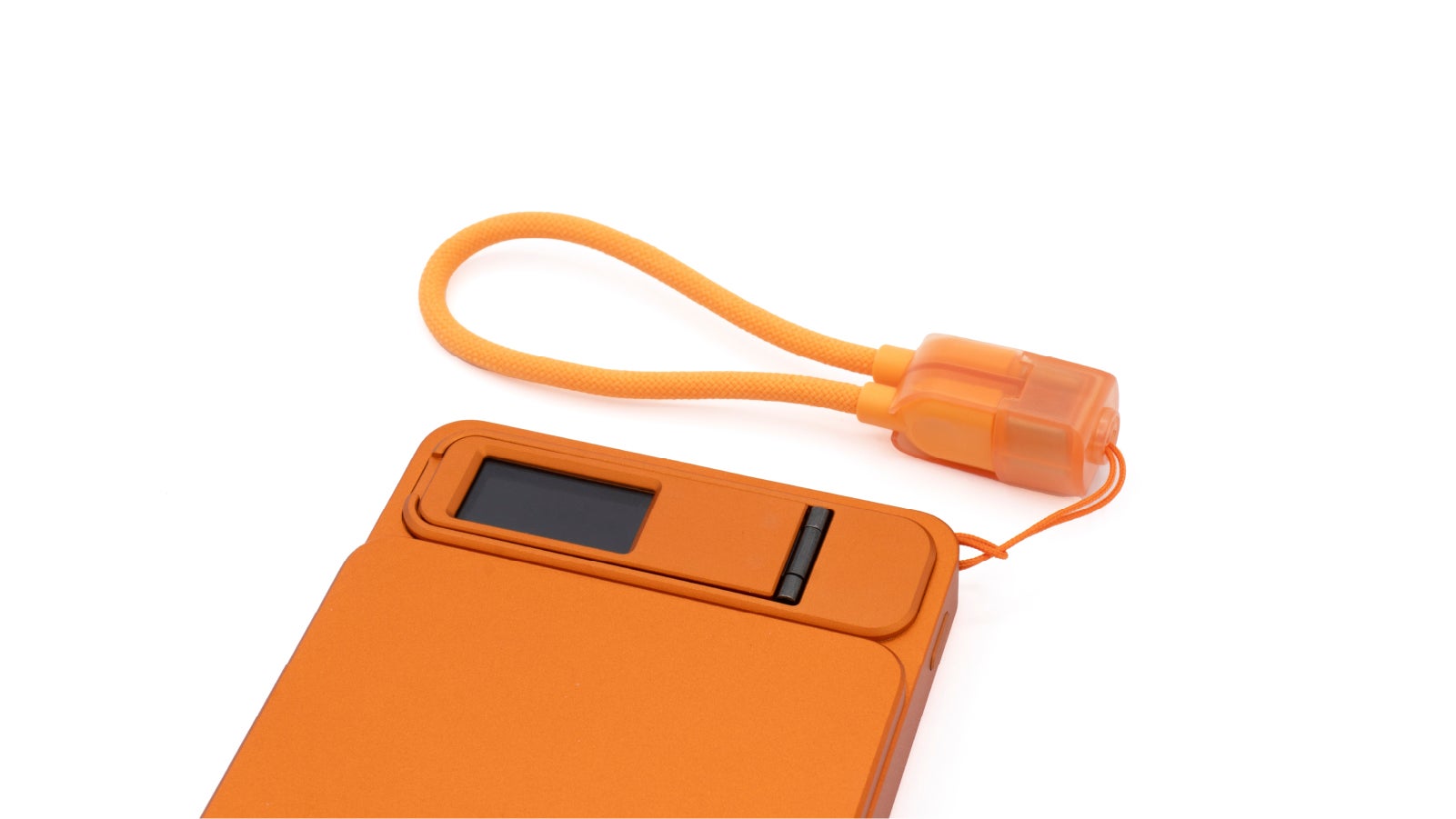 薄型8000mAh／残量％表示／MagSafe対応。準個体モバイルバッテリー