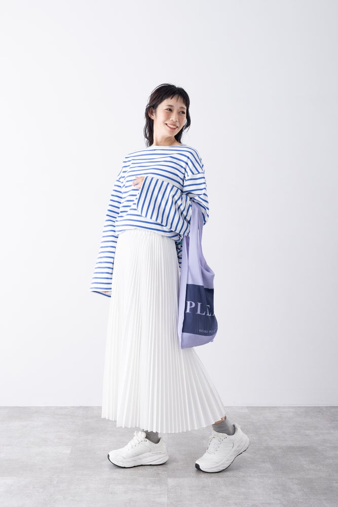 綿100％でもプリーツが続く、 美しいシルエットで、毎日頼れる定番