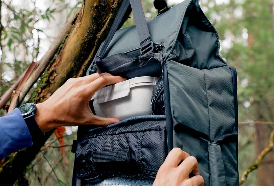 日常から海外旅行までこのバッグ一つで拡張自在！吊り下げて荷物整理も