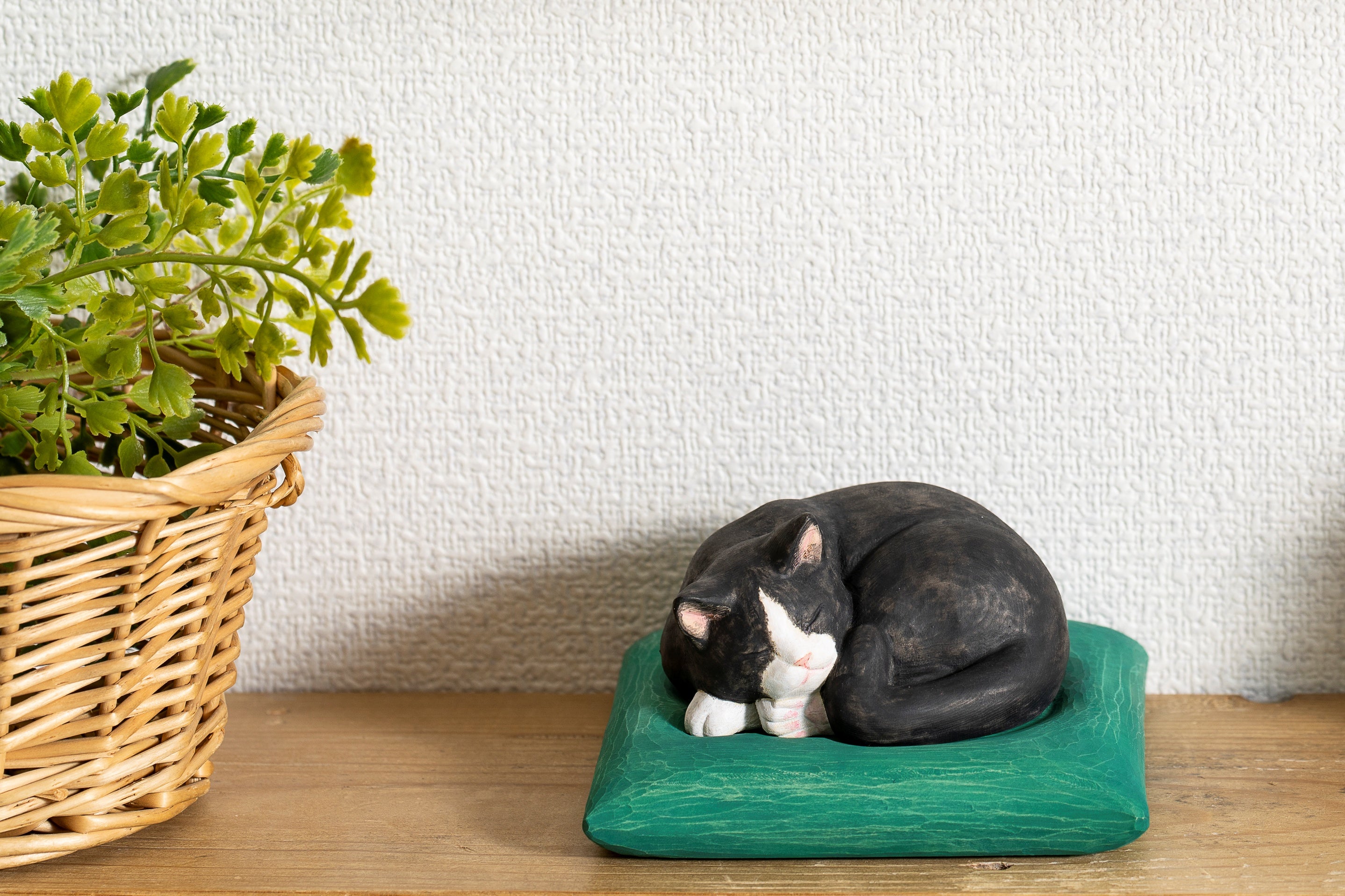 2月22日（猫の日）記念！ 笑顔と幸運を授ける『木彫りのアンモニャイト