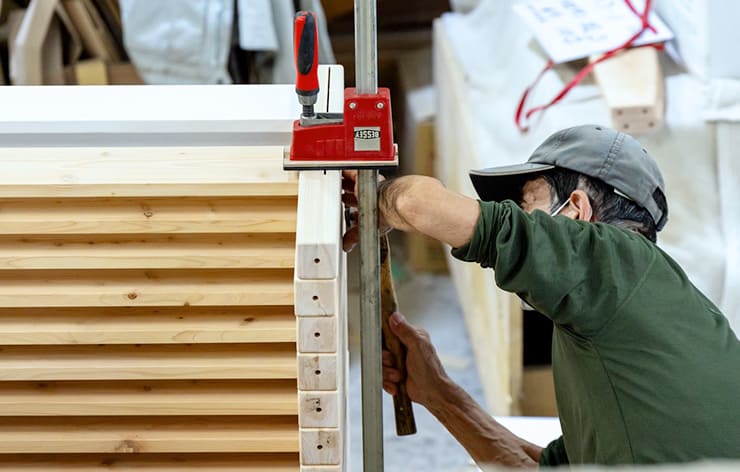 家具の街・大川の職人が手がける、熊本産ひのきの無垢材を使用した
