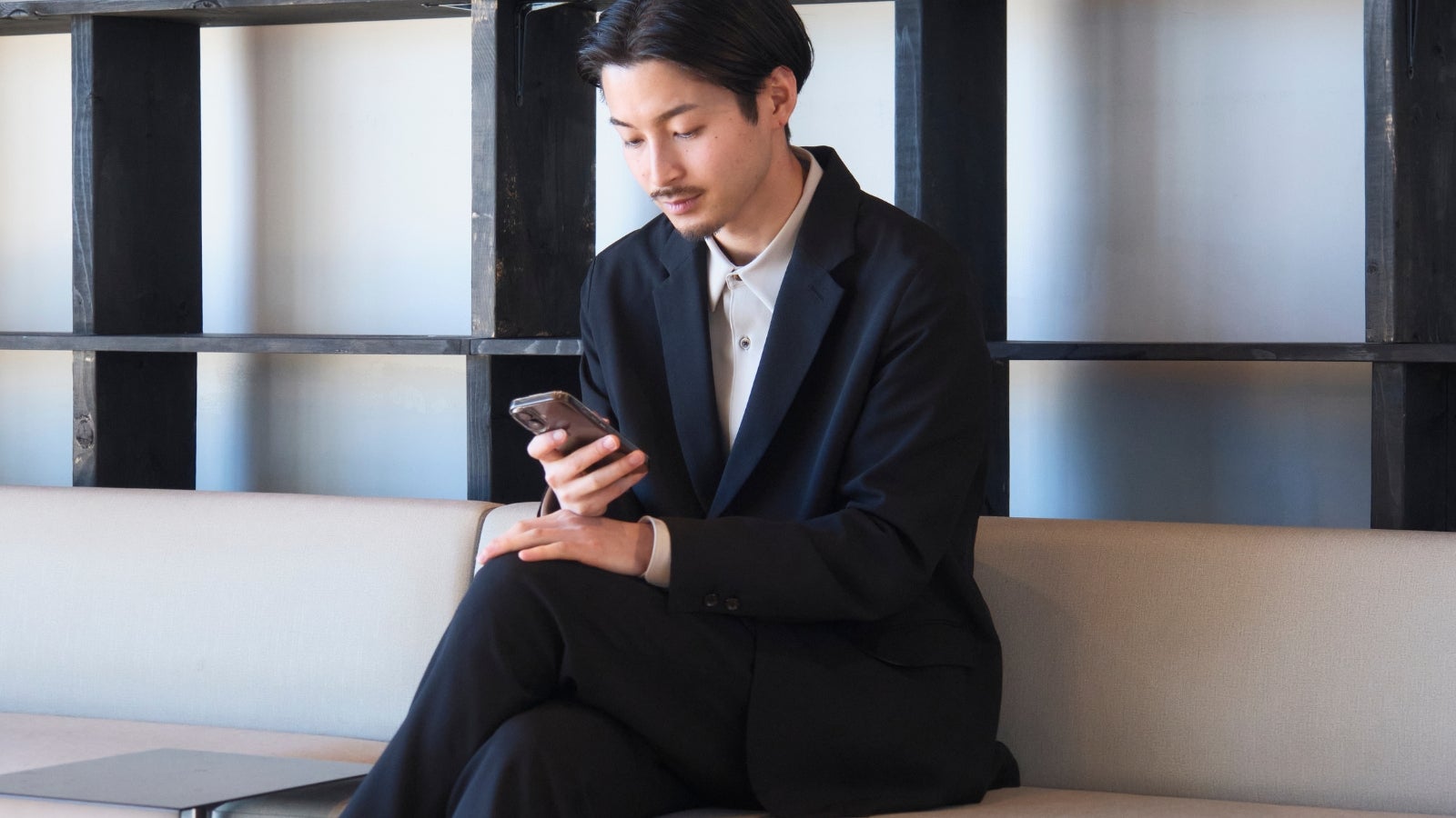 日本製なのに高コスパ｜オールシーズン対応可能な多機能セットアップ