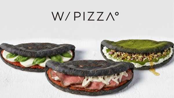 黒が魅せる、究極の食感。京都・W/PIZZA&deg;から自家製竹炭生地のワンハンドピザ