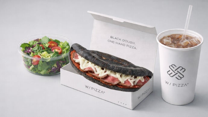 黒が魅せる、究極の食感。京都・W/PIZZA°から自家製竹炭生地の
