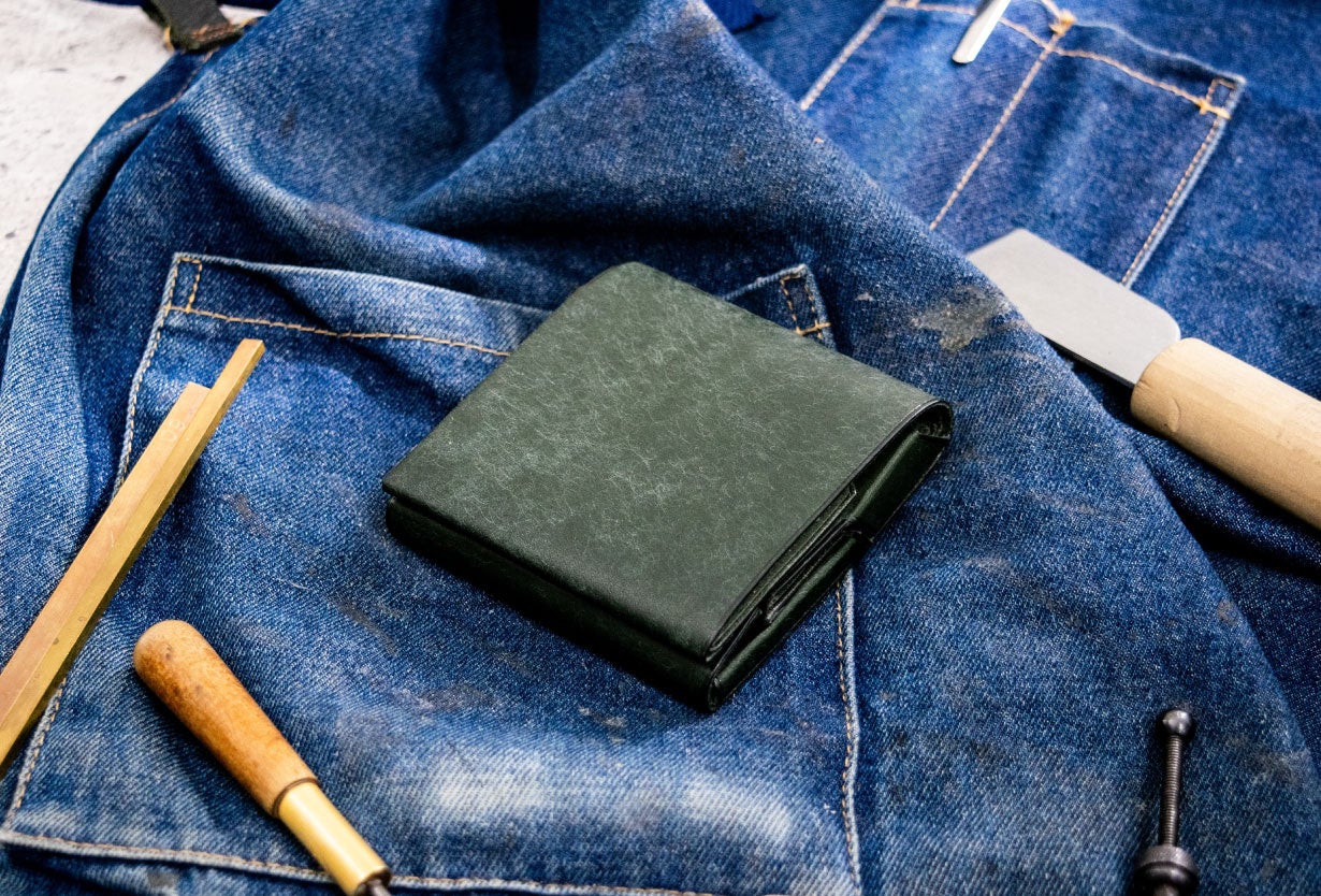 こだわりの二折り財布『エンジーマ』新たな装いで再び登場｜マクアケ