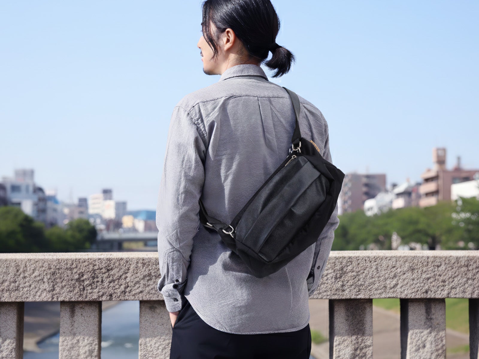 変わるのはバッグじゃない。 ミニマルに生きる大人の本革2way