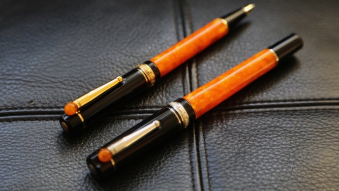ヴィンテージ 万年筆 黒×オレンジ 日本製 50s インキ止め式 新品未使用 ナポリの手仕事で紡ぐ「書く文化」の継承。｜マクアケ - アタラシイ