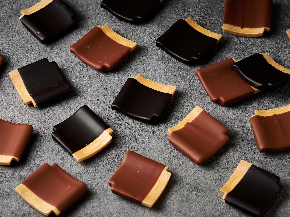 まるで瓦!? 厚焼きモナカ×チョコレートで作った新しい石川のお菓子が