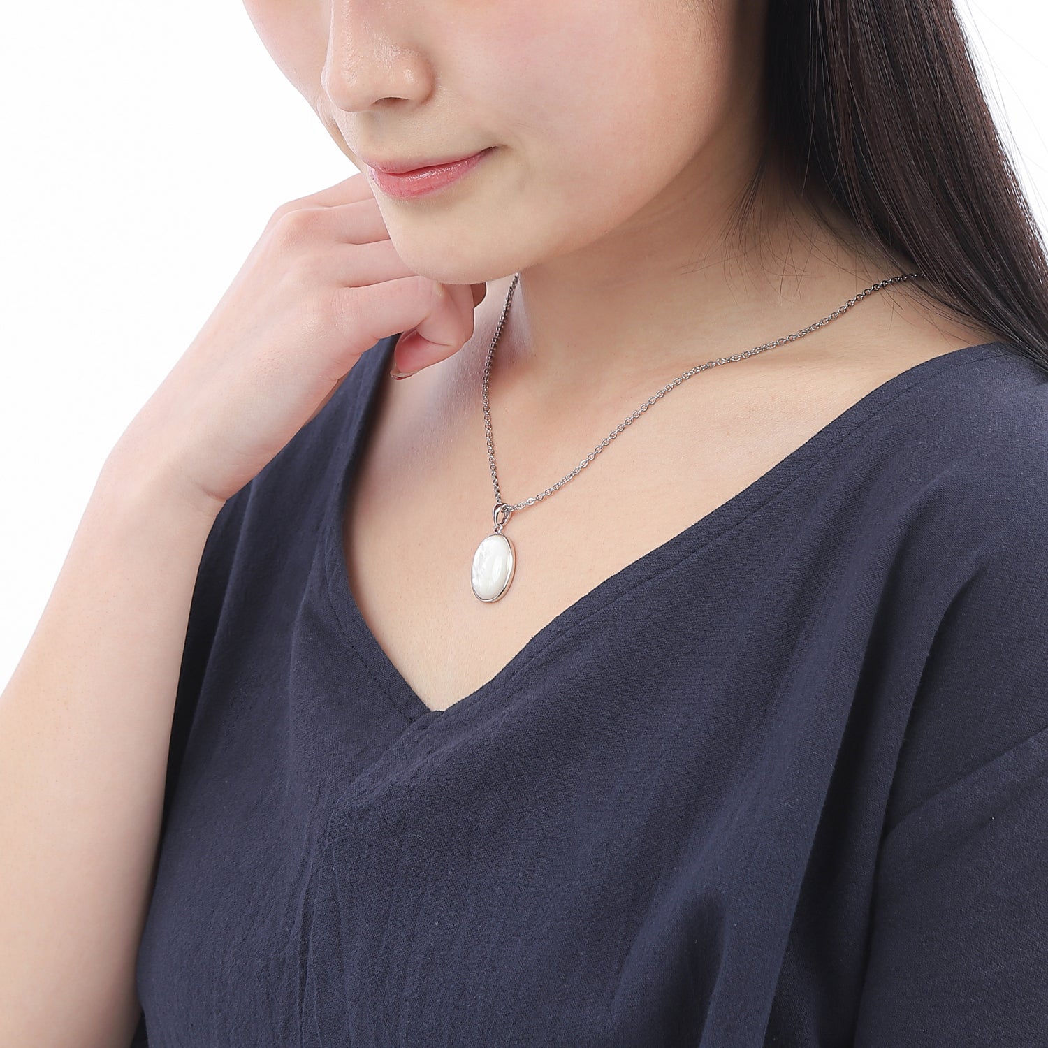 ユニセックス】希少な高品質AAA＋グレード「虹色に輝く」大粒の白蝶貝