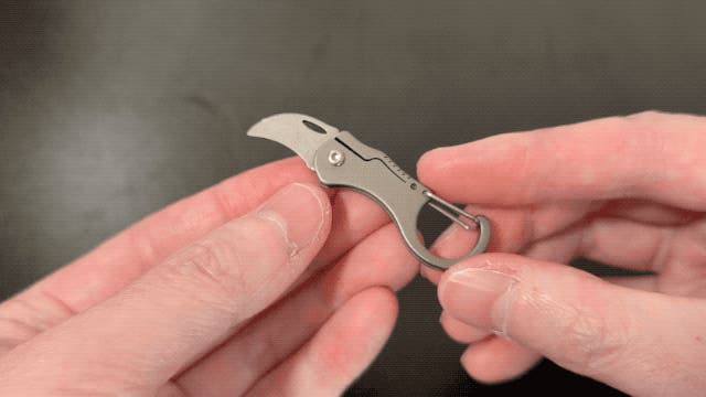 オリジナル　カランビット　7 わずか7g！独特のカーブが驚異の切断力を生む、超小型チタン製カラン