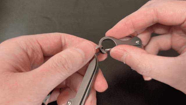 わずか7g！独特のカーブが驚異の切断力を生む、超小型チタン製カラン