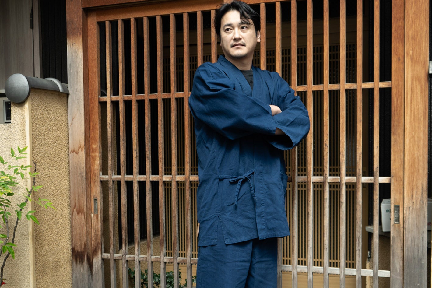 本格【デニム抜染作務衣】京都職人が施す手捺染加工｜マクアケ