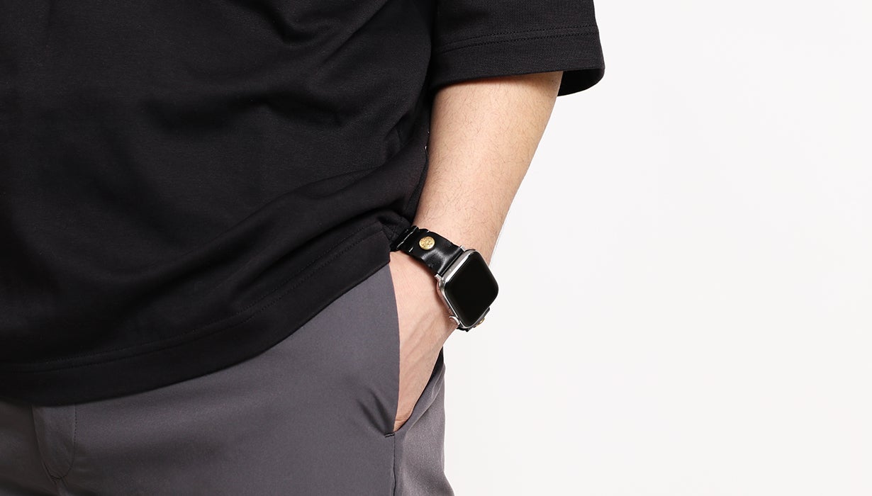 本革 Apple Watch バンド。着け外しの手間をなくし、手軽さと品格を