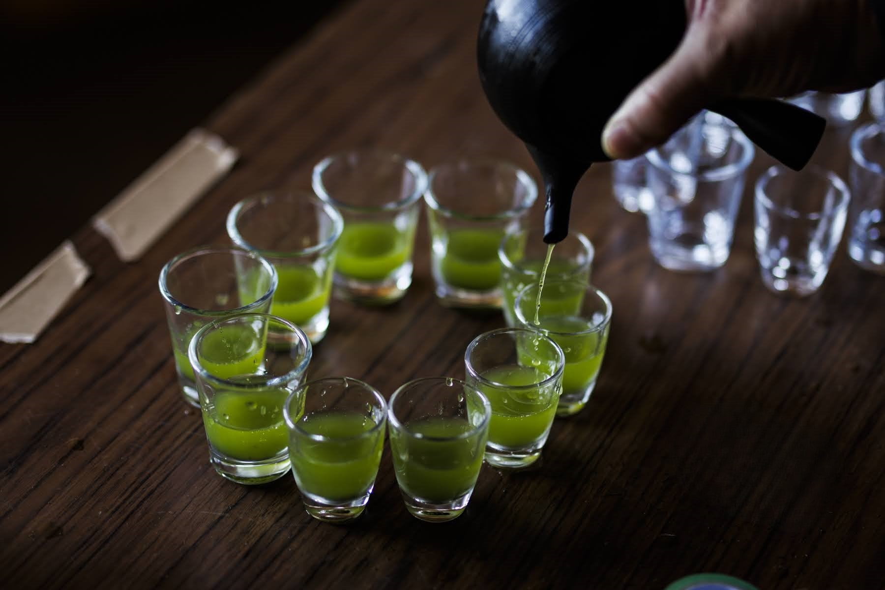 無料のお茶」から「価値ある一杯」へ。日本茶の誇りを守る、特許構造の