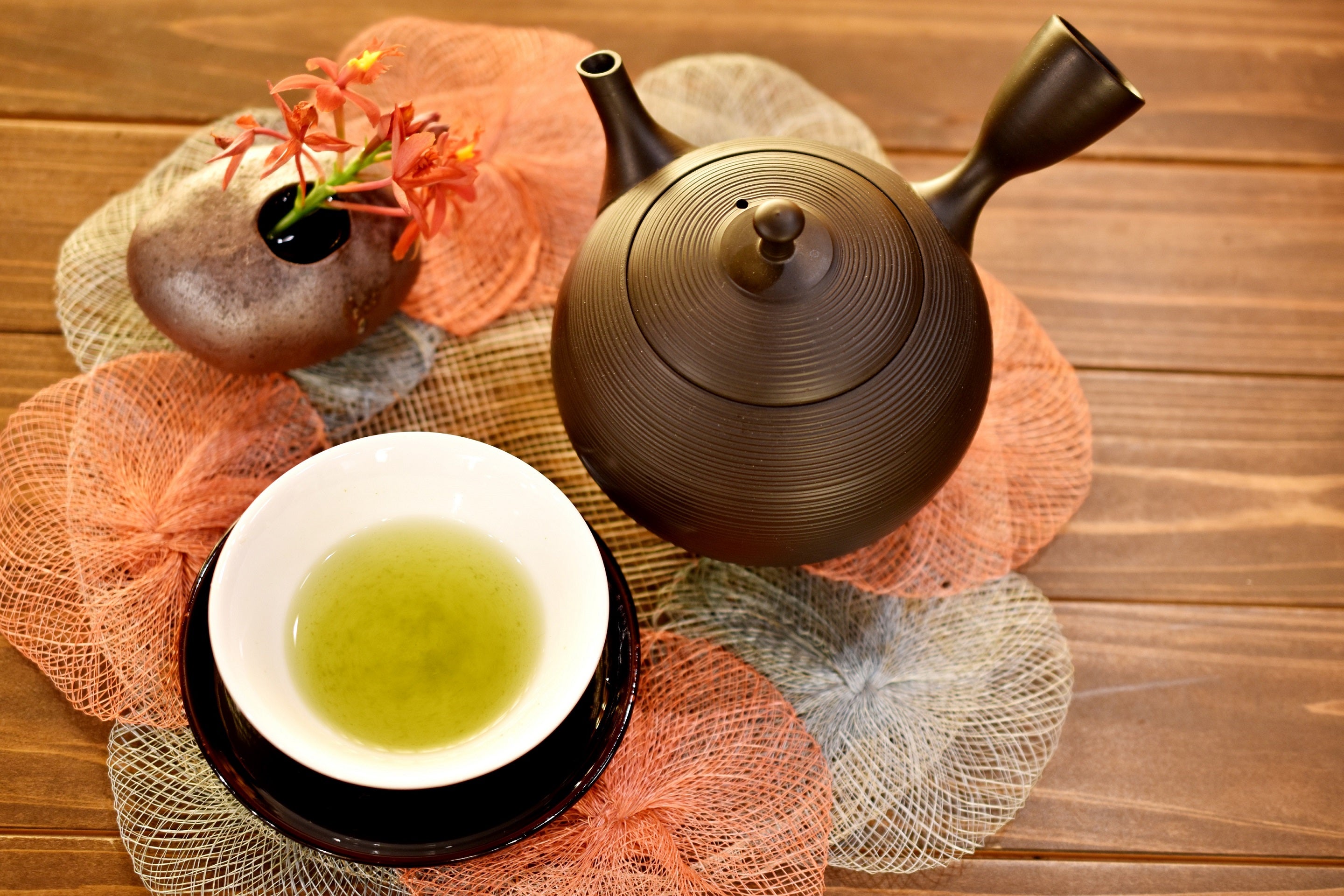 無料のお茶」から「価値ある一杯」へ。日本茶の誇りを守る、特許構造の