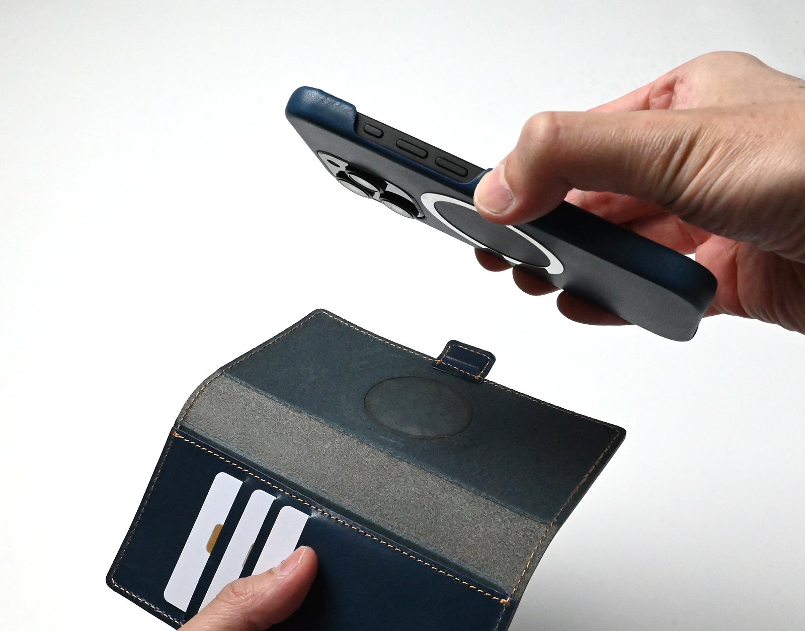 ネイビー 手帳型ケース カメラ穴付き Androidはめ込み手帳型ケース/カメラ穴つき | penitto