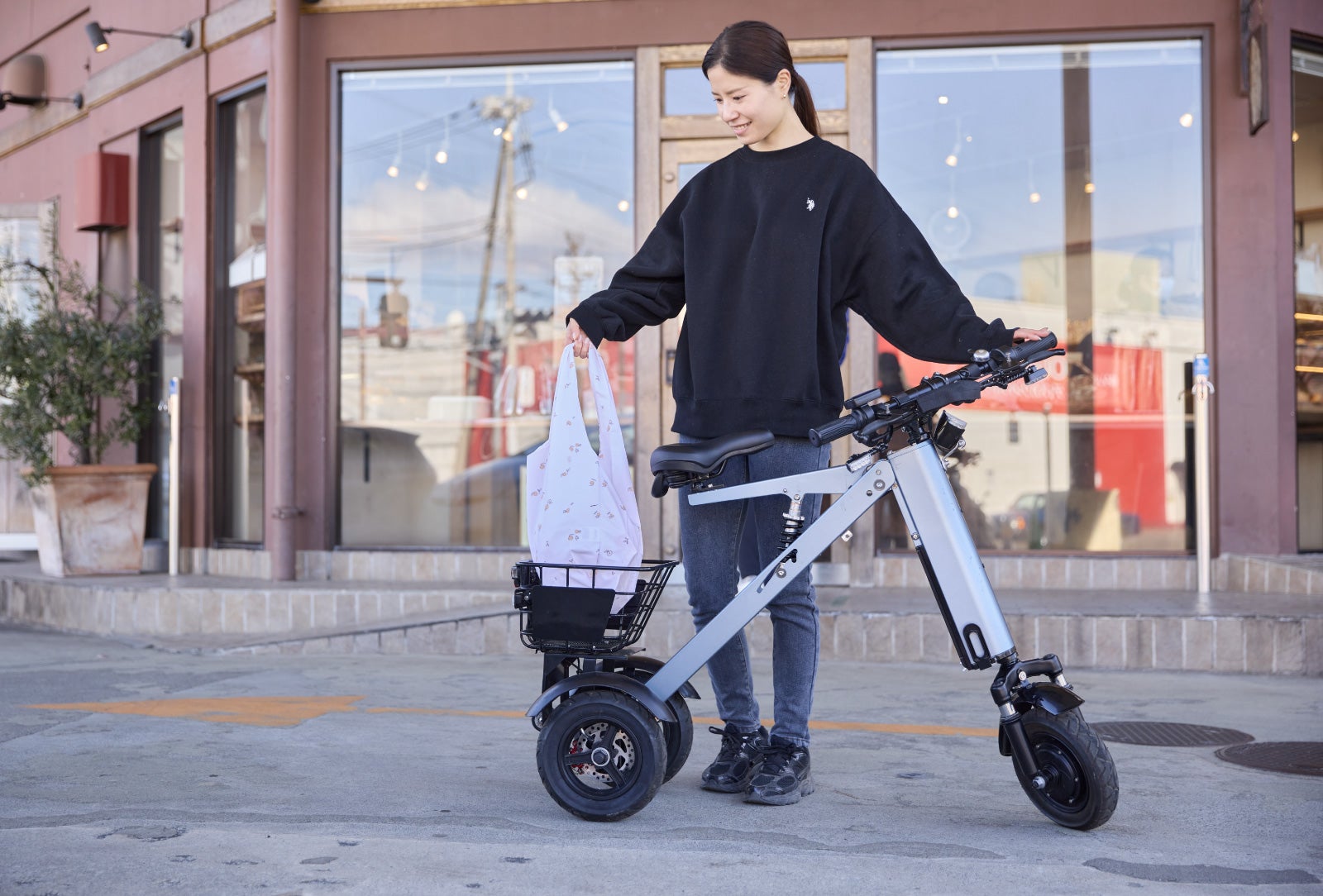 小さい・安定・パワフル」すべてを叶えた次世代型三輪電動バイク【免許
