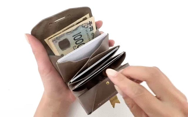 財布(お土産に頂きました)使いませんので、出品いたします。 Makuakeにて“今日のランキング”カテゴリ1位獲得！ 「お財布まかせの