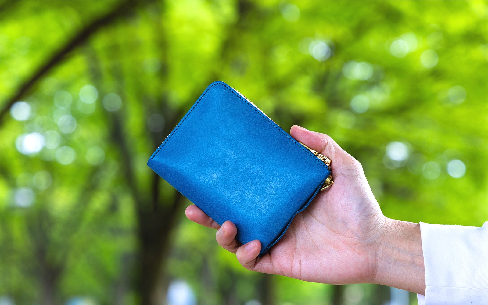 財布×キーケース】 スマートキー2本をコンパクトに収納する箱型構造のL
