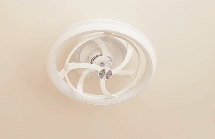 照明を変えたら、空気まで変わった。新発想シーリングファンライト