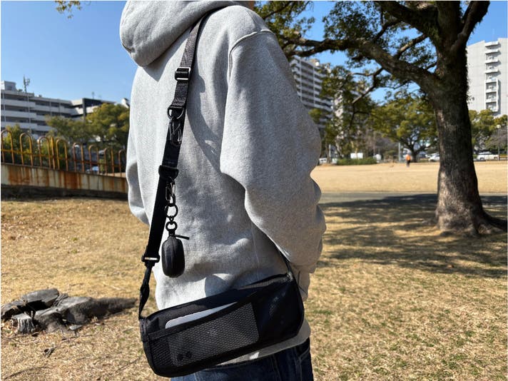 自由に座れる。手ぶらで運べる折りたたみ椅子。ガジェットを装備する