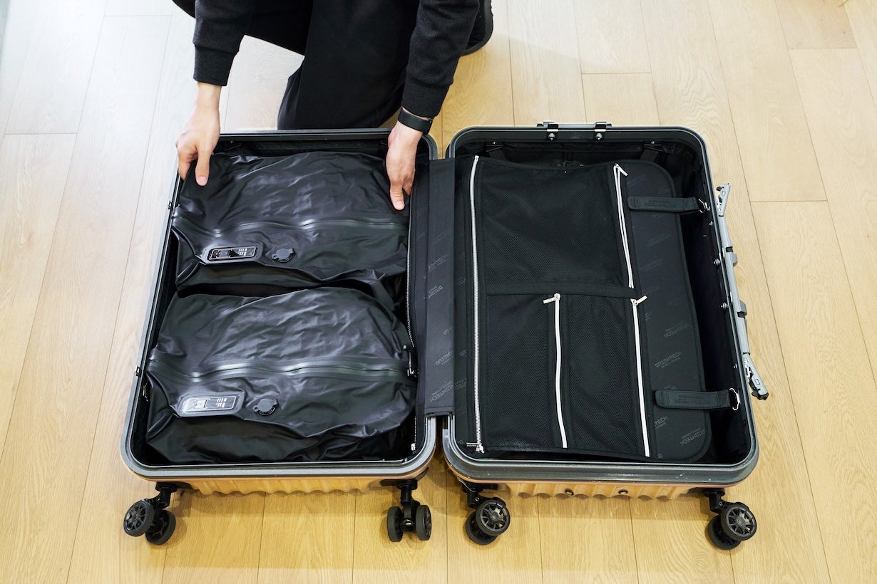 スーツケースに驚きの余裕を！電池不要のスマート圧縮バッグ 旅を自由
