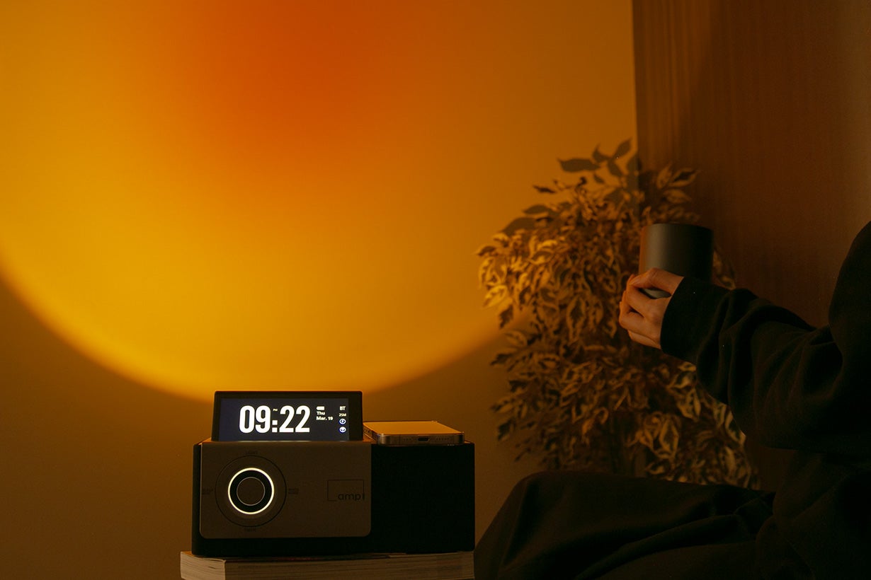光と音でオフタイムに切り替わる多機能スピーカー｜Ambient Speaker