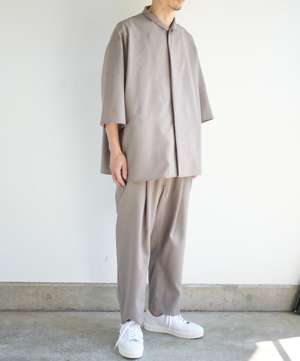 猛暑を制す、軽くて涼しい大人の機能服。半袖ミニマルセットアップ