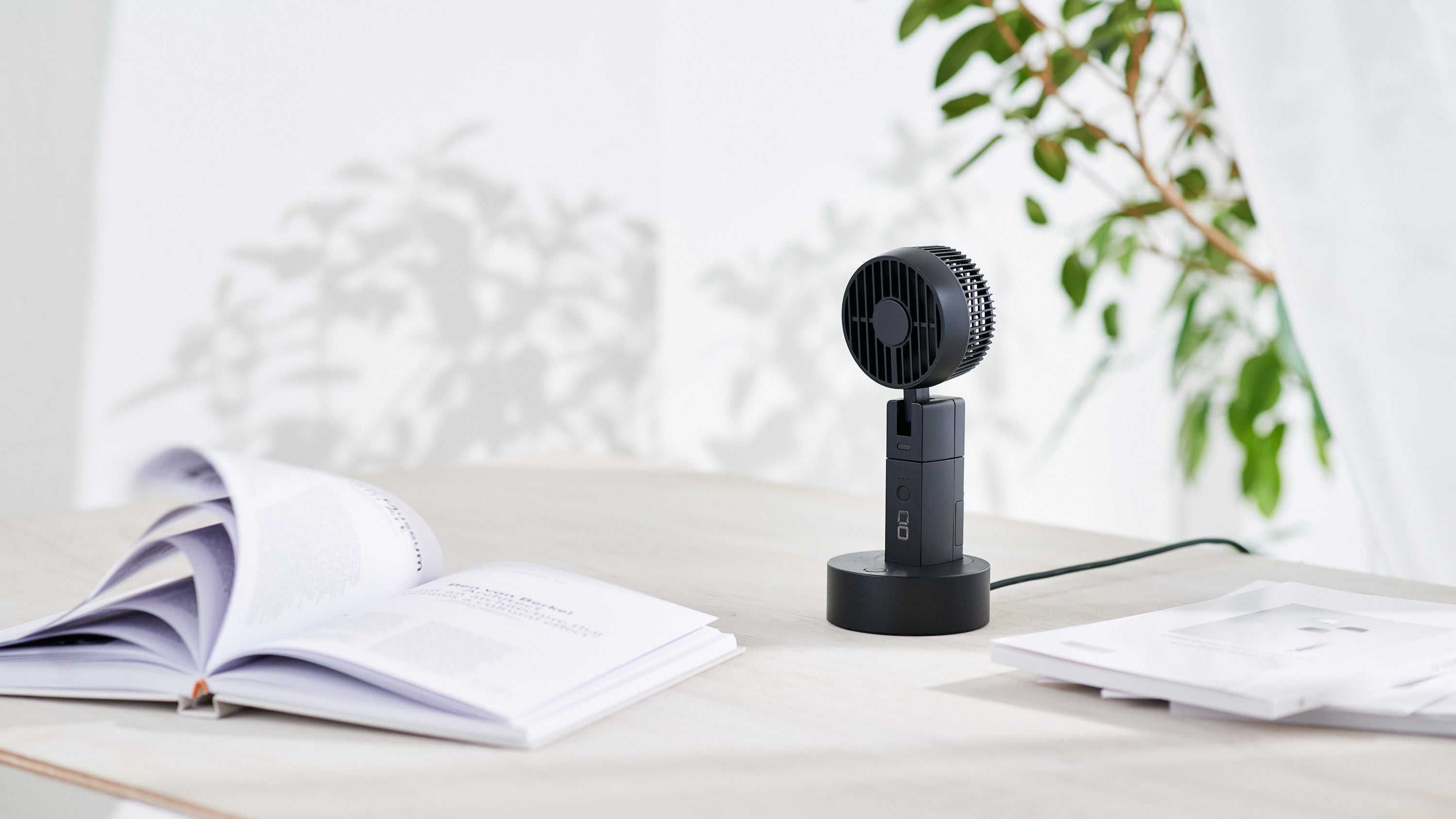 充電中でも使える。外でもデスクでも頼れる「CIO Handy Fan