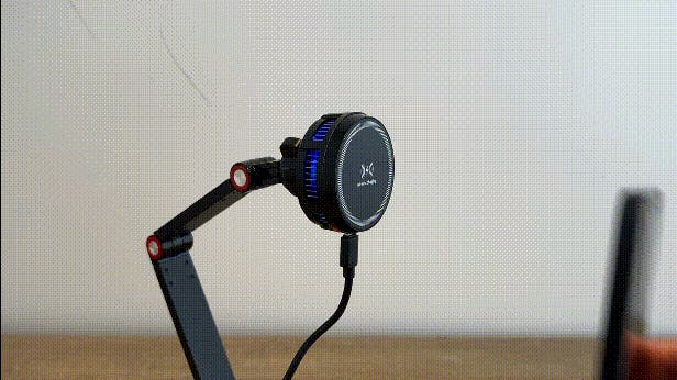 長時間の使用でも熱を抑える！W冷却スマホスタンド【DualCool Stand