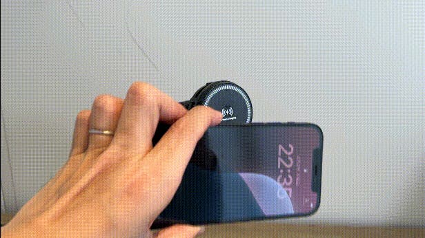 長時間の使用でも熱を抑える！W冷却スマホスタンド【DualCool Stand