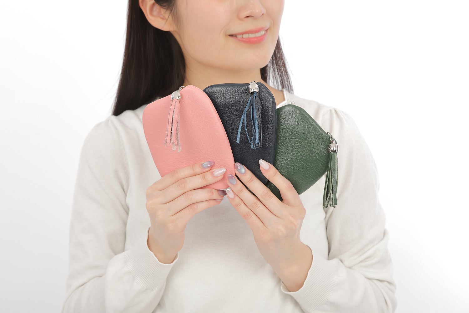 ツマミの無い本革ガマグチ。洗練されたフラットな美しさ。ツマミのない