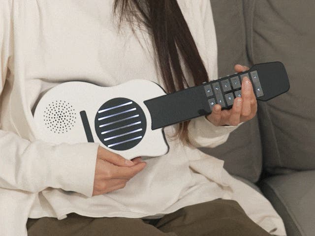 ボタンひとつで、コード演奏。好きな曲を5分で弾ける、新しい電子楽器
