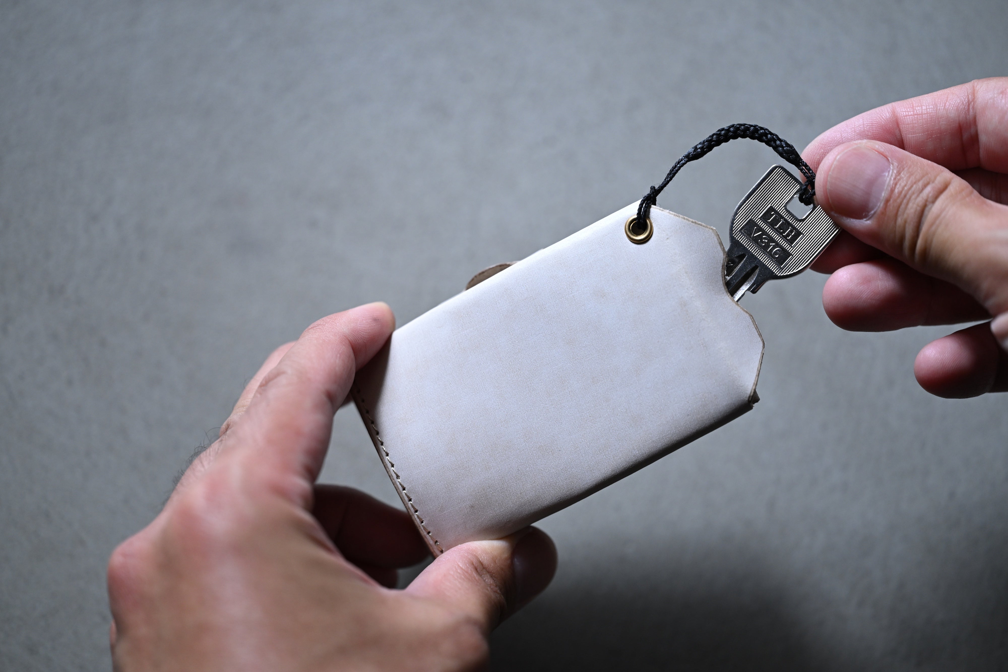 開閉不要でスマート決済 スマホに貼れるミニ財布 collet-s&collet2