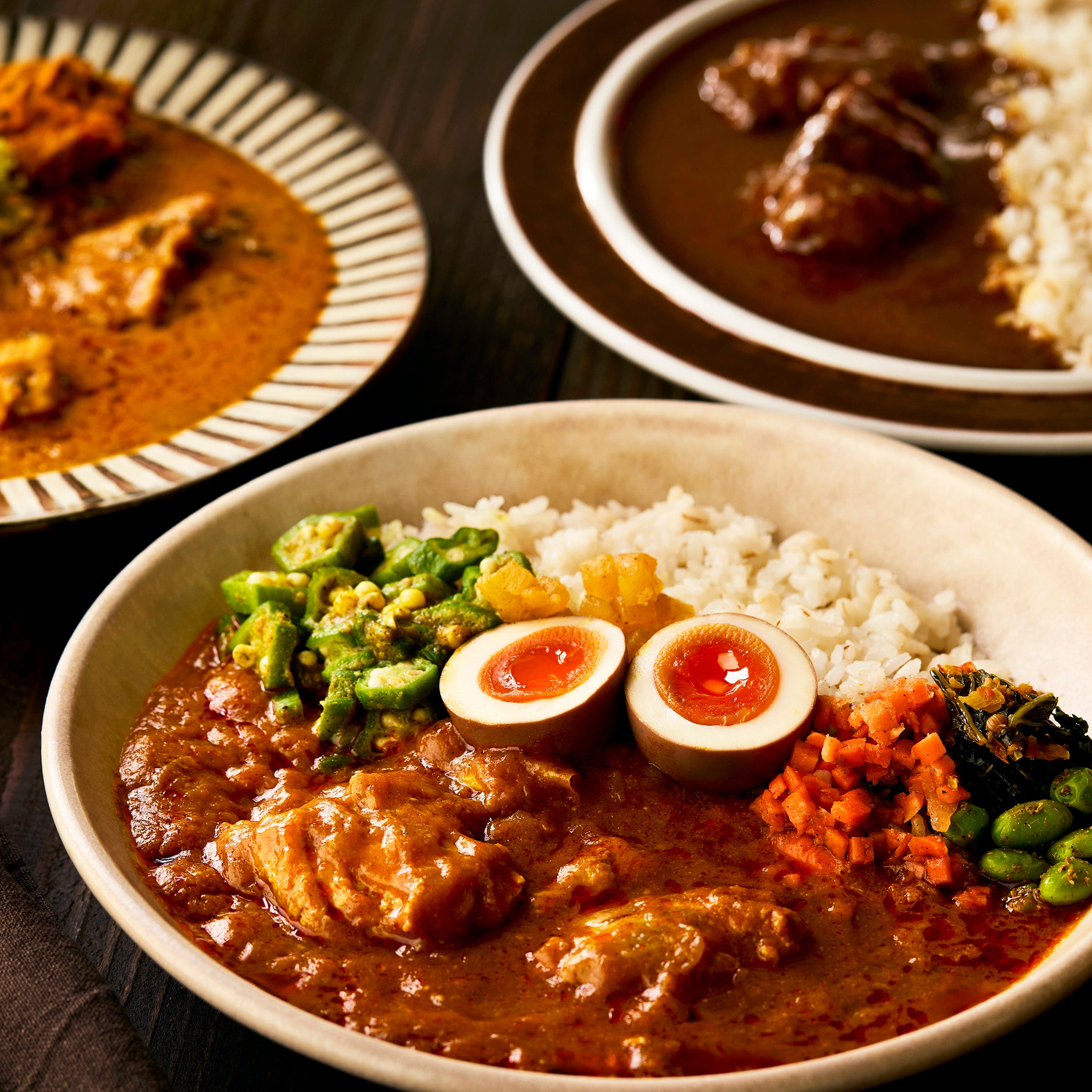 累計販売数100万食超え！TMCが初の冷凍カレー！27種のスパイスで8つの