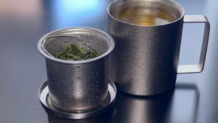 淹れる・蒸らす・飲む】純チタン製マグカップ第2弾！蓋、茶こし付で
