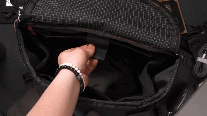 Tauche 4種に着せ替え可能なメッセンジャーバッグ　ドイツ製　ハンドメイド 街を遊び尽くせ！PCもカメラもタフに守る、拡張メッセンジャー・バッグ