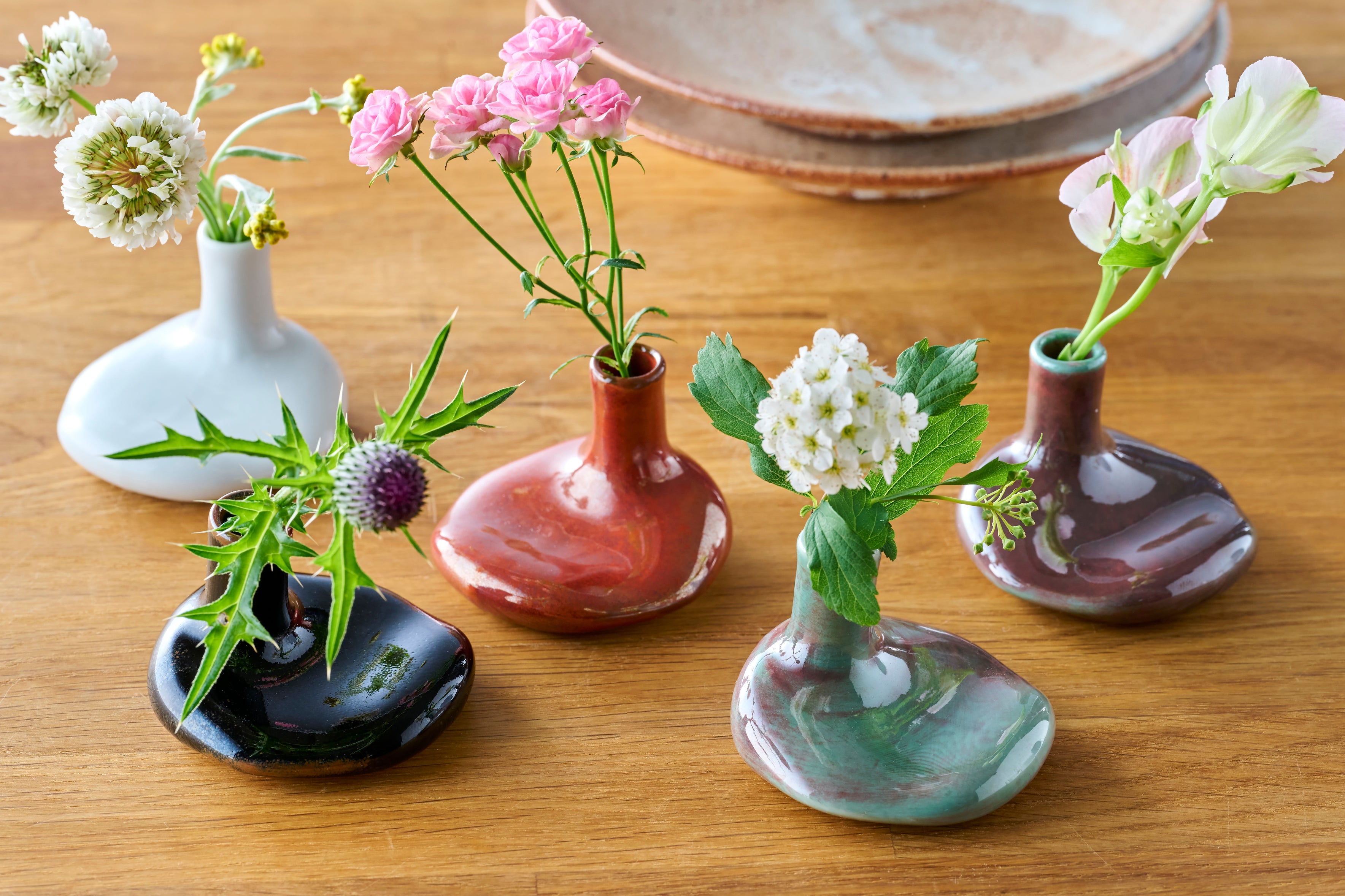 食卓に、小さな季節と心のゆとりを。花咲く食卓 一輪差し箸置き