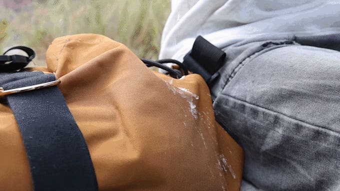 1枚で7役。30秒でバックパックになる多機能クロス ONESquare｜マクアケ