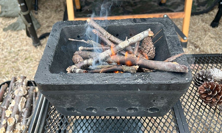 炭火×水蒸気で、焼きの常識が変わる。 二次燃焼構造で火起こしも簡単