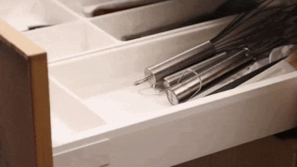 誰でも秒研ぎ】切れ味が秒で復活。出しっぱなしで使える超小型電動